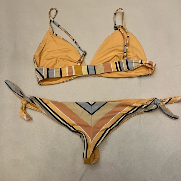 RVCA Reversible  Bikini - Picture 2 of 4
